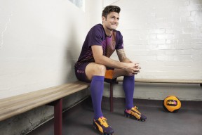 爱游戏app下载-罗马边路渗透打破防守平衡制造空档，罗马防线