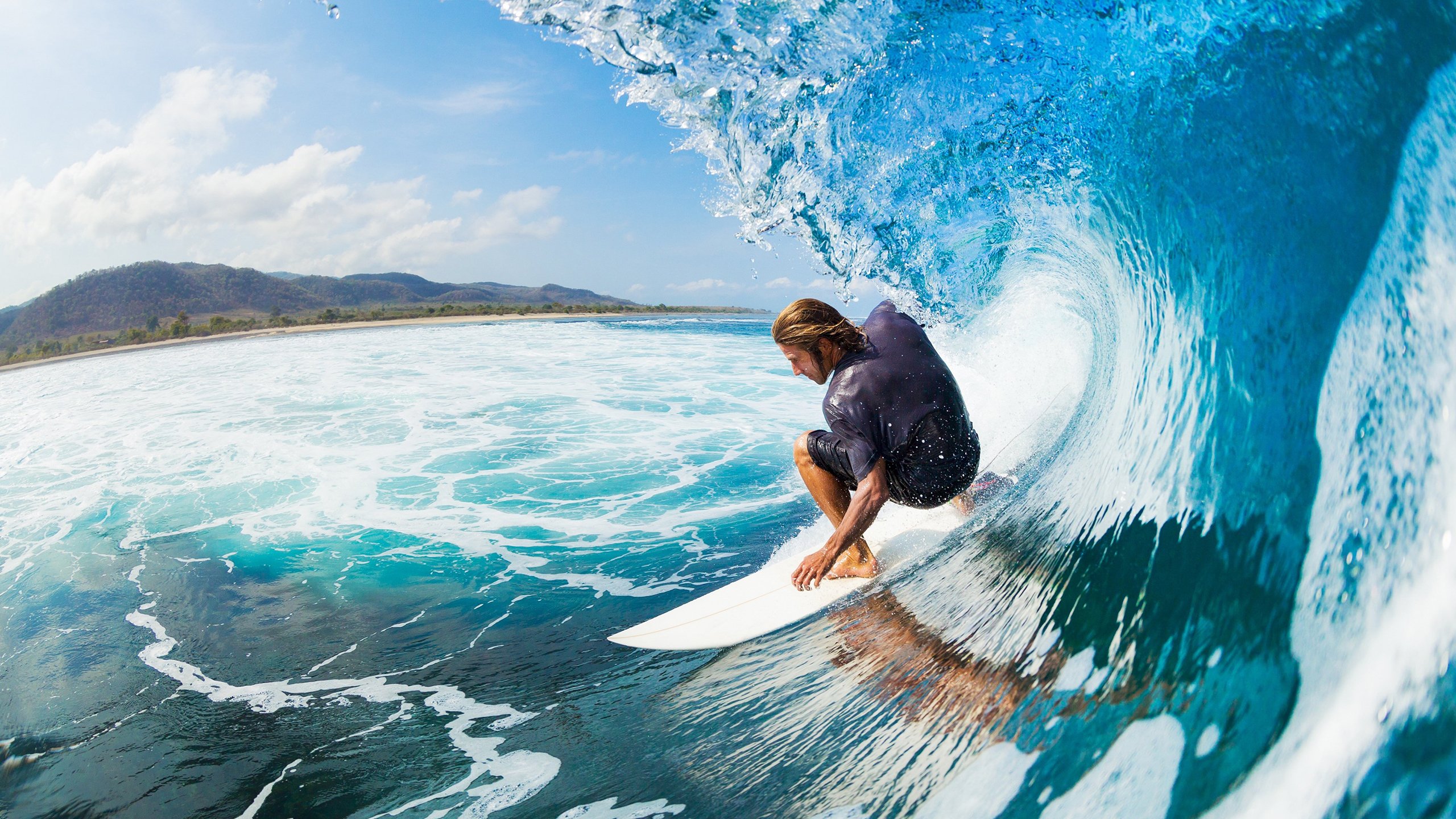 “新加坡2025游泳锦标赛：水上芭蕾选手全力拼搏”